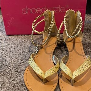 Shoedazzle Maakie yellow sandal